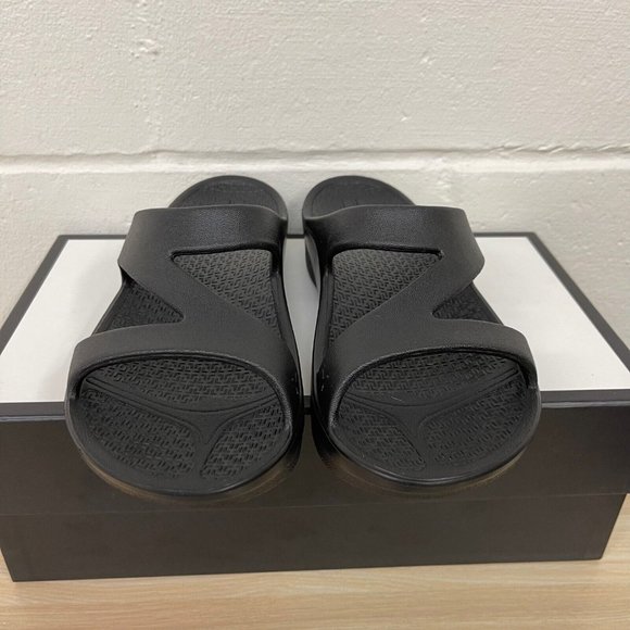Telic Z-Strap Midnight Black Women's Sandals Flip flops Size M10/W11 - Picture 1 of 10